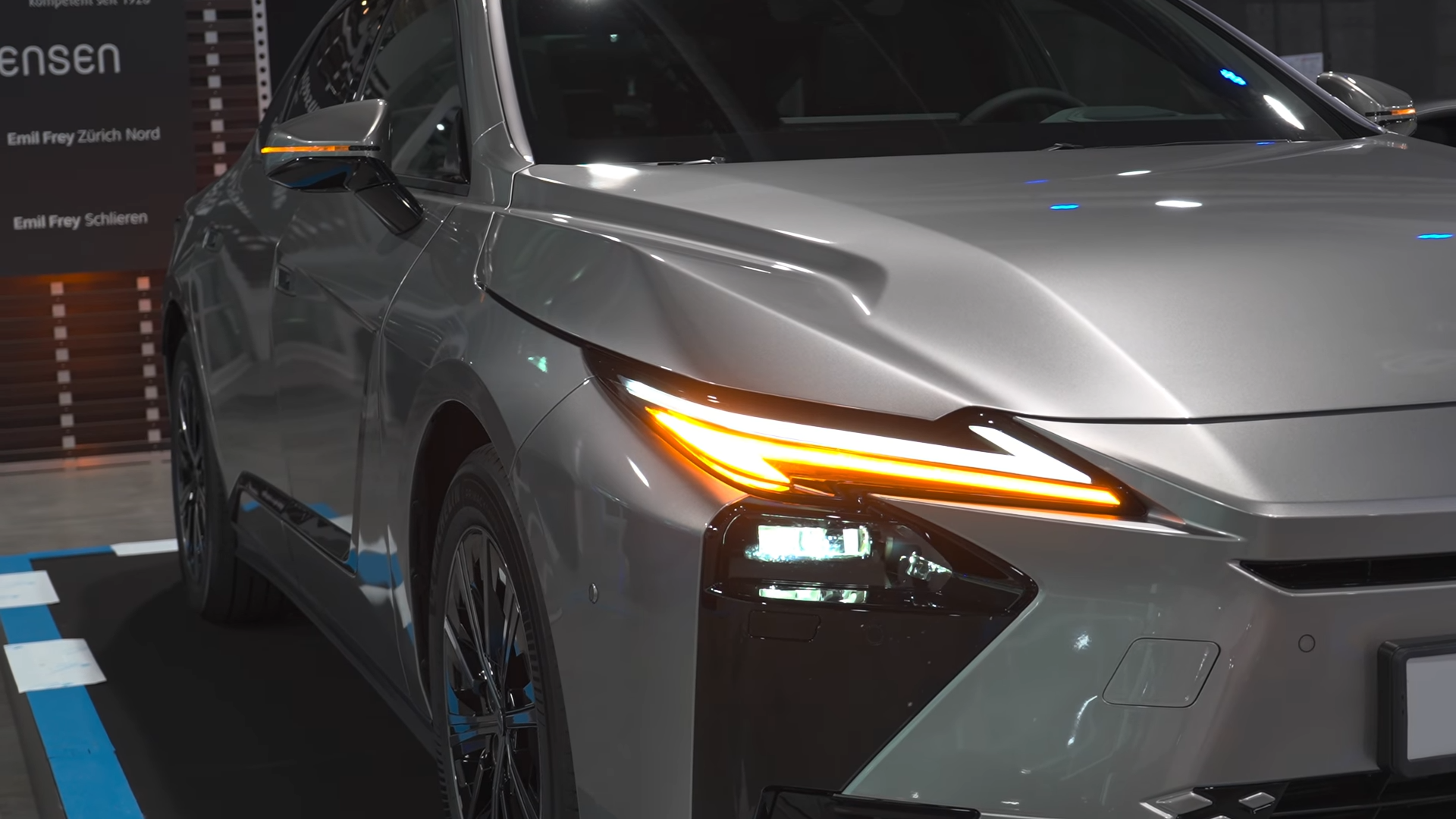 Bảng Giá Lexus ES 350h Premium – Có xứng đáng với mức giá hơn 2 tỷ? 1 Xe Lexus ES 350h Premium