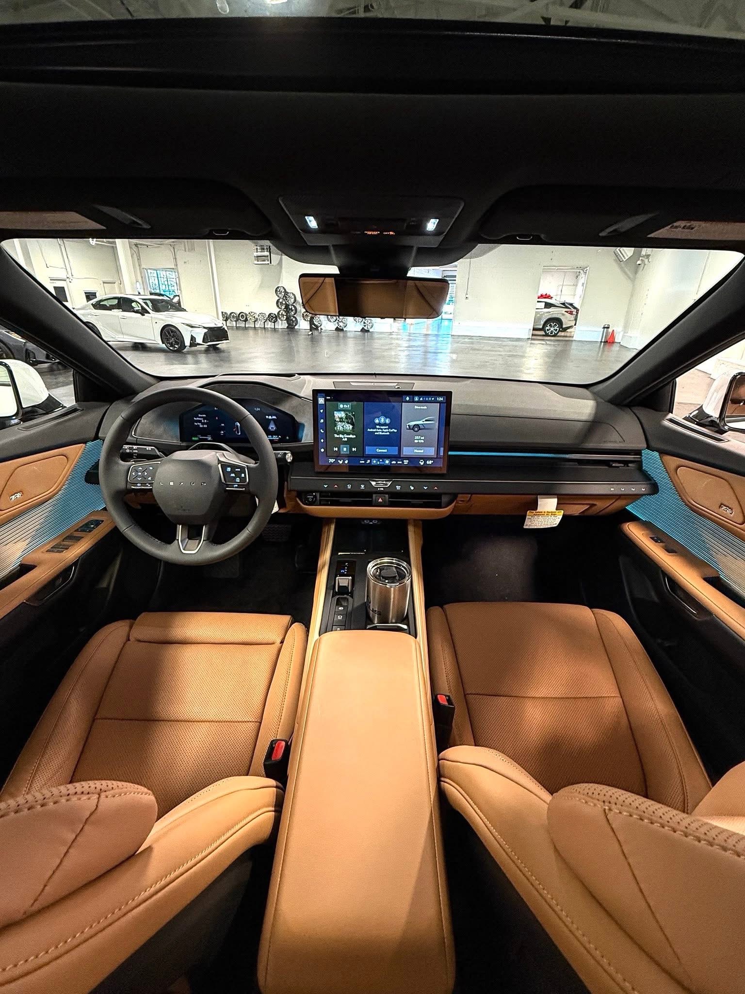 Tại sao nói Lexus ES 350h 2026 là lựa chọn "Đắt xắt ra miếng"?